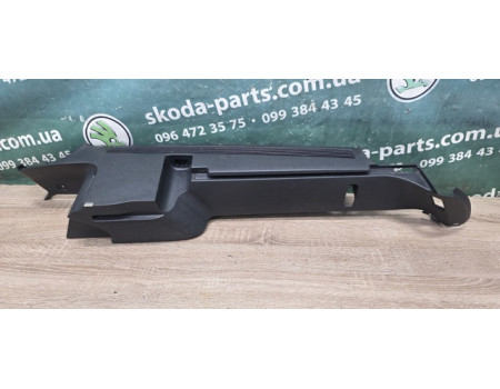 Накладка бокова багажника права кріплення ролети багажника Skoda Octavia A5 універсал VAG (1Z9867762J)