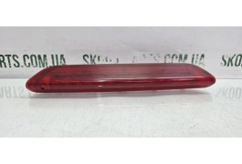 Додатковий стоп на кришку багажника Skoda Octavia A5  замінник без одного кріплення VAG (1Z9945097CAB)