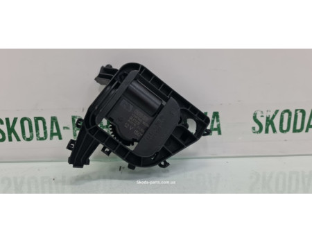 Двигун заслінки пічки лівий Skoda Fabia New 2008-2014р VAG (3093820)