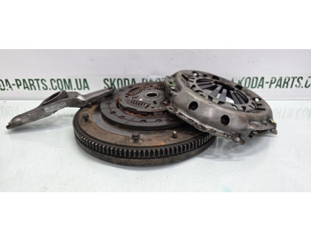 Комплект щеплення Skoda Fabia II New 1.4 бензин LUK (320033910)