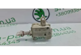 Двигун лючка паливного баку Skoda Octavia Tour 3B0819773B VAG (3B0819773B)