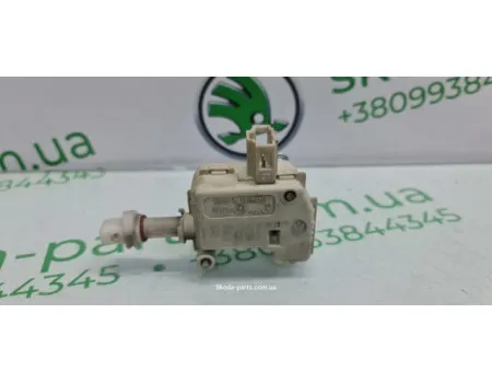 Двигун лючка паливного баку Skoda Octavia Tour 3B0819773B VAG (3B0819773B)