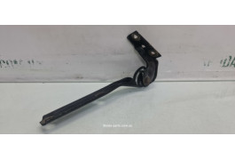 Завіса петля капоту права Skoda Superb 3B0823302A VAG (3B0823302A)