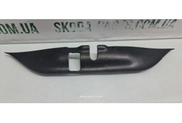 Накладка замка капоту вживана Skoda Superb VAG (3B0823603C)