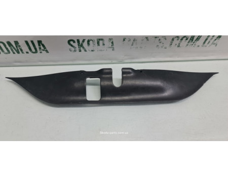 Накладка замка капоту вживана Skoda Superb VAG (3B0823603C)