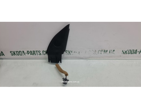 Кутик пищалки з пищалкою правий Skoda Superb VAG (3B0837994)