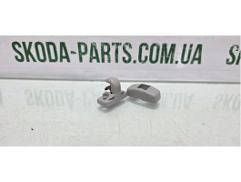 Фіксатор кріплення сонцезахисного козирка Skoda Fabia 3B0857561B VAG (3B0857561B)