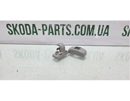 Фіксатор кріплення сонцезахисного козирка Skoda Fabia 3B0857561B VAG (3B0857561B)