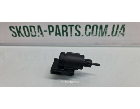 Датчик увімкнення стопсигналу Skoda Superb 3B0945511A VAG (3B0945511A)