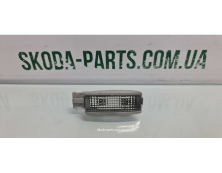 Плафон підсвітки салону Skoda Superb VAG (3B0947113)