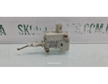 Двигун відмикання кришки багажника Skoda Superb 3B0959781 VAG (3B0959781)