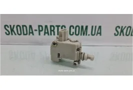 Мотор-привід відкриття замка багажника Skoda Octavia Tour ліфтбек 3B0959781B VAG (3B0959781B)