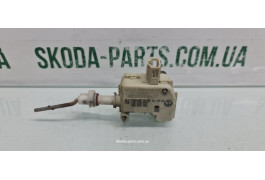 Двигун відкриття лючка бака Volkswagen Golf 4 3B0959782 вживаний VAG (3B0959782)