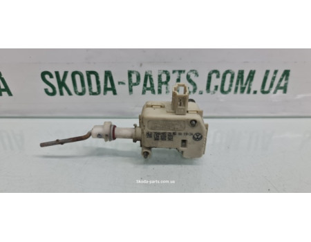 Двигун відкриття лючка бака Volkswagen Golf 4 3B0959782 вживаний VAG (3B0959782)