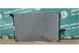 Радіатор охолодження двигуна основний Volkswagen Passat B7 3C0121253AR VAG (3C0121253AR)
