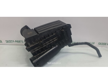 Корпус повітряного фільтра 2.0tdi Skoda Superb 2 VAG (3C0129601CD)