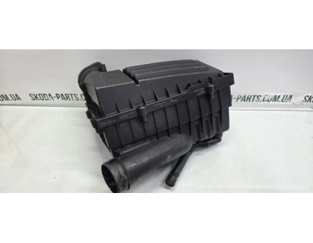 Корпус повітряного фільтра Skoda Superb 2 2.0 TDI 3C0129607AB VAG (3C0129607AB)