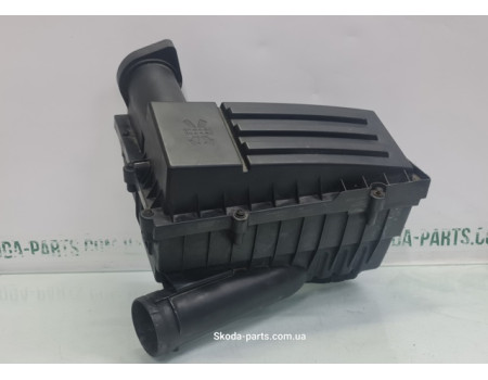 Корпус повітряного фільтра Skoda Octavia A5 3C0129607BA VAG (3C0129607BA)