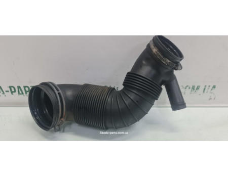 Патрубок повітряний Skoda Octavia A5 3C0129635 VAG (3C0129654P)