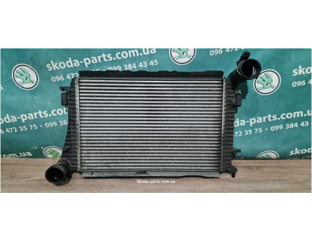 Радіатор інтеркулера Volkswagen Passat B6 3C0145803G VAG (3C0145803G)