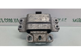 Подушка двигуна ліва Volkswagen Passat B6 3C0199555P VAG (3C0199555P)