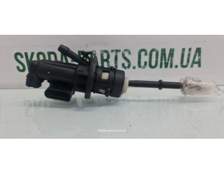 Циліндр щеплення головний Volkswagen Passat B6 3C0721388A вживаний VAG (3C0721388A)