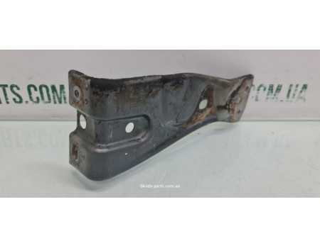 Кронштейн кріплення крила передній правий Volkswagen Passat B6 3C0821142 VAG (3C0821142)