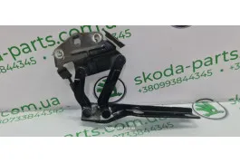Завіса петля капота права чорна Volkswagen Passat B6 3C0823302E VAG (3C0823302E)