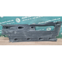 Захист днища правий з незначним пошкодженням Volkswagen Passat B6 3C0825202E VAG (3C0825202E)