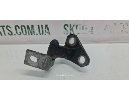 Завіса дверей передня ліва верхня Volkswagen Passat B6 3C0831401C VAG (3C0831401C)