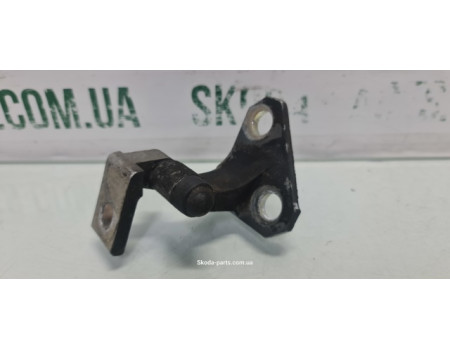 Завіса петля дверей передня права верхня Volkswagen Passat B6 3C0831402 VAG (3C0831402)