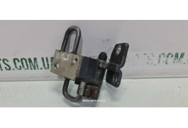 Завіса петля дверей передня права нижня Volkswagen Passat B6 3C0831412C VAG (3C0831412C)