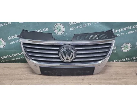 Решітка радіатора Volkswagen Passat B6 під парктроніки 3C0853651ADPWF VAG (3C0853651ADPWF)