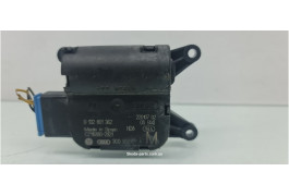 Двигун заслінки пічки Volkswagen Passat B7 3C0907511A VAG (3C0907511A)