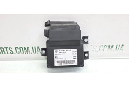 Блок керування (модуль) електромеханічного стояночного гальма Volkswagen Passat B6 TRW (3C0907801J)