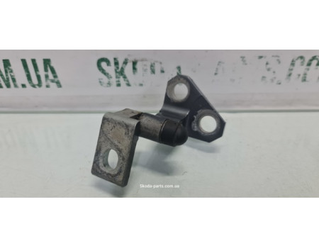 Завіса петля дверей задня ліва верхня Volkswagen Passat B6 3C4833401 VAG (3C4833401)