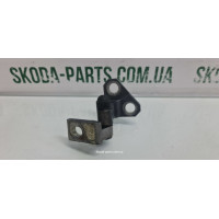 Завіса дверей задня ліва верхня Volkswagen Passat B6 3C4833401C VAG (3C4833401C)