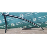 Ущільнювач скла дверей передній правий Volkswagen Passat B6 VAG (3C4837432)