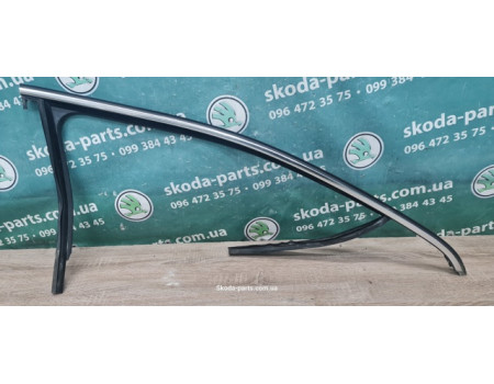 Ущільнювач скла дверей передній правий Volkswagen Passat B6 VAG (3C4837432)