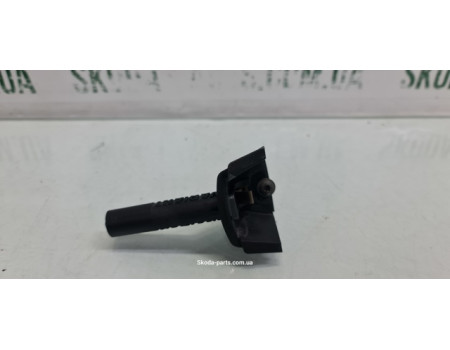 Направляюча замка лючка паливного бака комбі Volkswagen Passat B6 3C9810899 VAG (3C9810899)