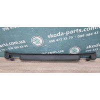 Планка накладка петель завіс кришки багажника ляди Volkswagen Passat B6 3C9827408A VAG (3C9827408A)