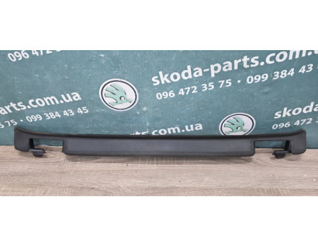 Планка накладка петель завіс кришки багажника ляди Volkswagen Passat B6 3C9827408A VAG (3C9827408A)