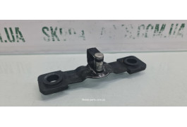 Скоба замка багажника комбі Volkswagen Passat B6 3C9827507 VAG (3C9827507)