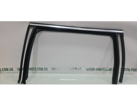 Ущільнювач скла дверей задній лівий комбі Volkswagen Passat B6 3C9839431C VAG (3C9839431C)