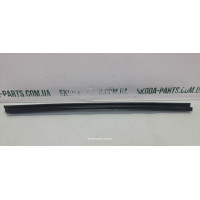 Ущільнювач скла дверей внутрішній задній лівий комбі Volkswagen Passat B6 VAG (3C9839471B)