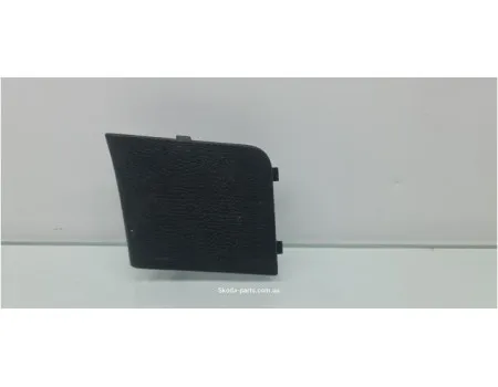 Заглушка карти багажника права Volkswagen Passat B7 3C9867748 VAG (3C9867748)