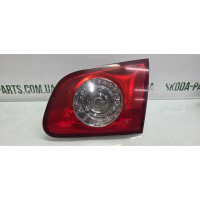 Ліхтар задній правий внутрішній на кришку багажника Volkswagen Passat B6 універсал VAG (3C9945094)