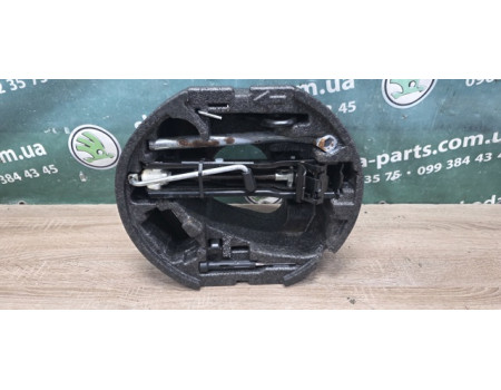 Органайзер в запасне колесо Skoda Superb 2 універсал VAG (3T0012115)
