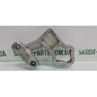 Кронштейн коробки передач КПП Skoda Superb 2 3T0199083 вживаний VAG (3T0199083)