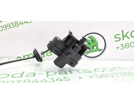 Замок відкривання лючка бензобаку Skoda Superb 2 універсал 3T0810773A VAG (3T0810773A)